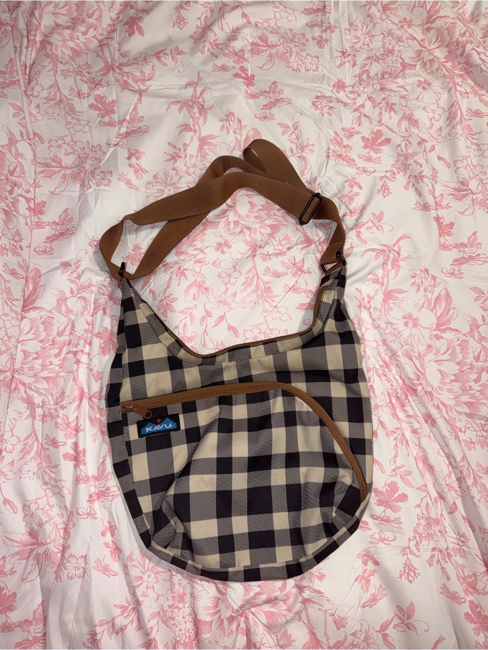 Kavu Black and Cream Plaid Crossbody Rope Bag